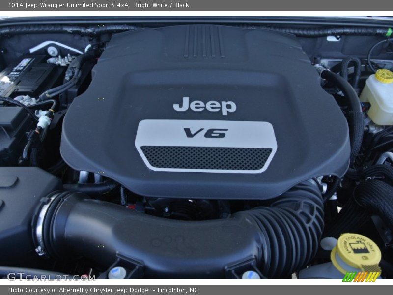 Bright White / Black 2014 Jeep Wrangler Unlimited Sport S 4x4