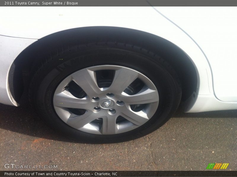Super White / Bisque 2011 Toyota Camry