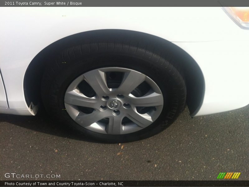 Super White / Bisque 2011 Toyota Camry
