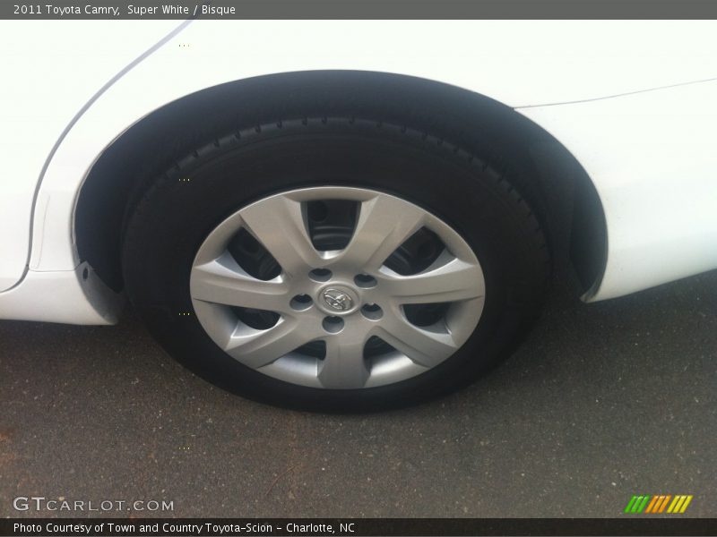 Super White / Bisque 2011 Toyota Camry