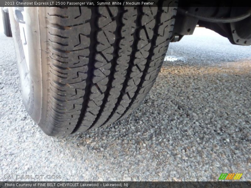Summit White / Medium Pewter 2013 Chevrolet Express LT 2500 Passenger Van