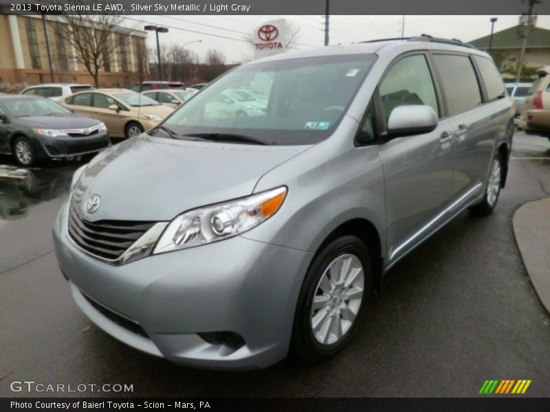 Front 3/4 View of 2013 Sienna LE AWD