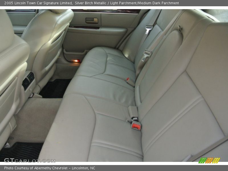 Silver Birch Metallic / Light Parchment/Medium Dark Parchment 2005 Lincoln Town Car Signature Limited