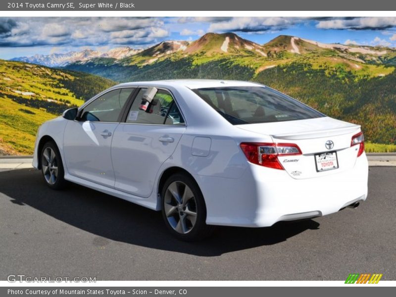 Super White / Black 2014 Toyota Camry SE
