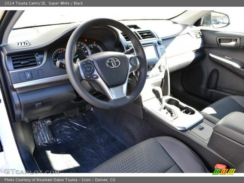 Super White / Black 2014 Toyota Camry SE