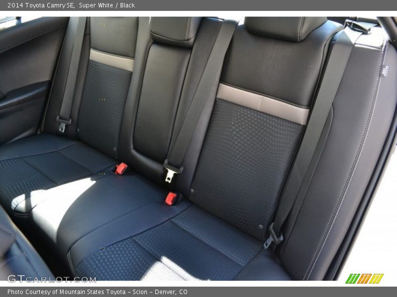 Super White / Black 2014 Toyota Camry SE
