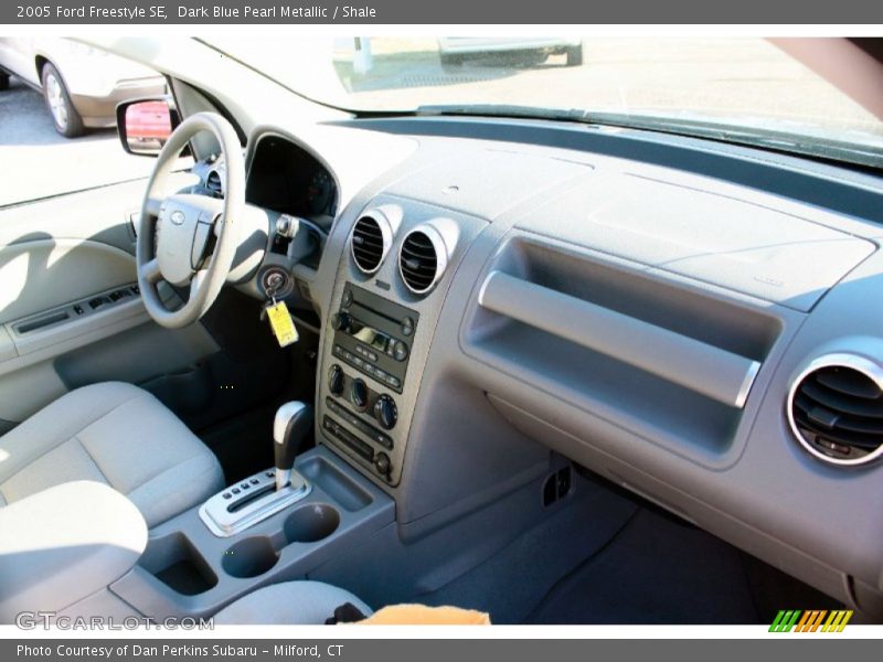 Dark Blue Pearl Metallic / Shale 2005 Ford Freestyle SE