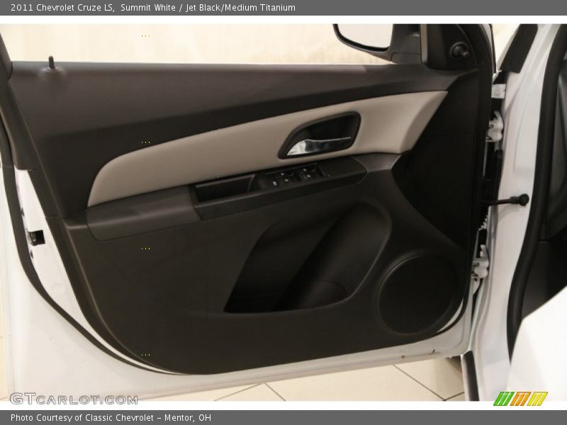 Summit White / Jet Black/Medium Titanium 2011 Chevrolet Cruze LS