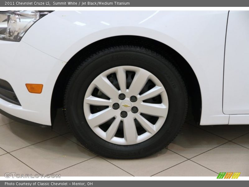 Summit White / Jet Black/Medium Titanium 2011 Chevrolet Cruze LS