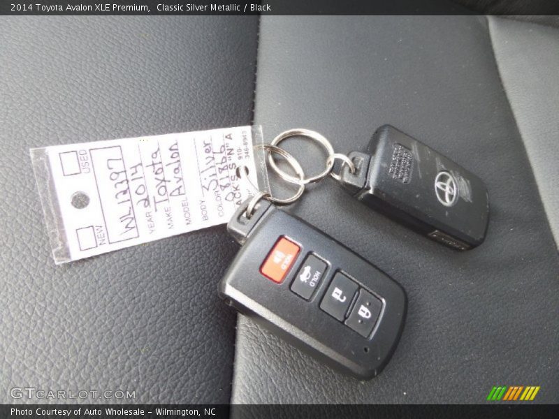 Classic Silver Metallic / Black 2014 Toyota Avalon XLE Premium