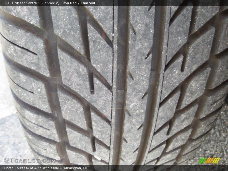 Lava Red / Charcoal 2011 Nissan Sentra SE-R Spec V