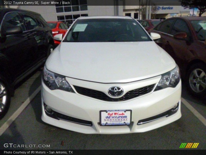 Super White / Black 2012 Toyota Camry SE