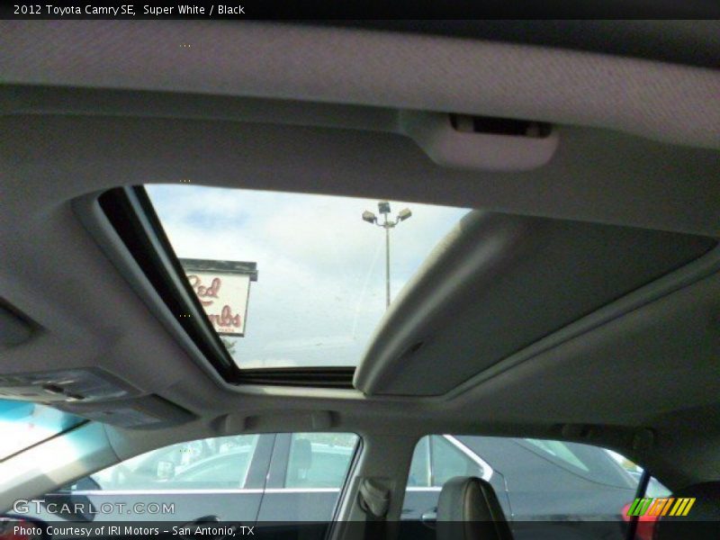 Super White / Black 2012 Toyota Camry SE