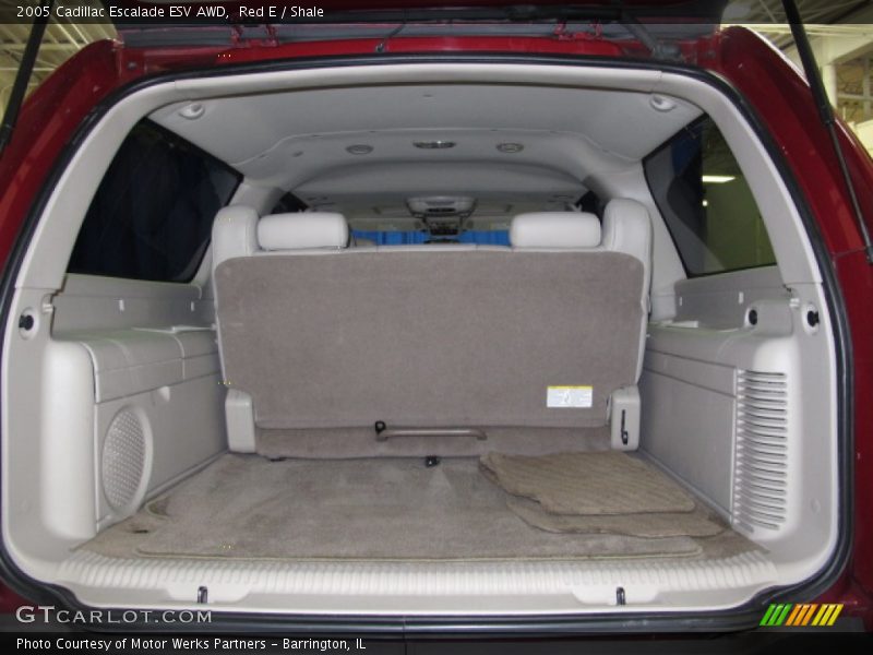  2005 Escalade ESV AWD Trunk