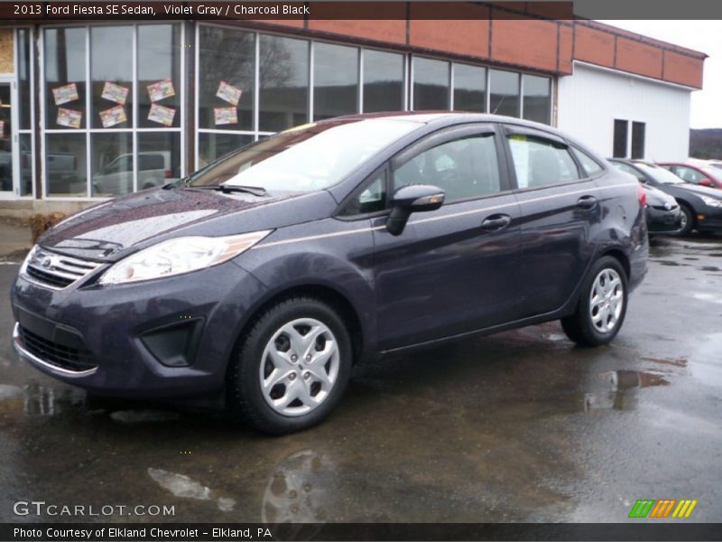 Front 3/4 View of 2013 Fiesta SE Sedan
