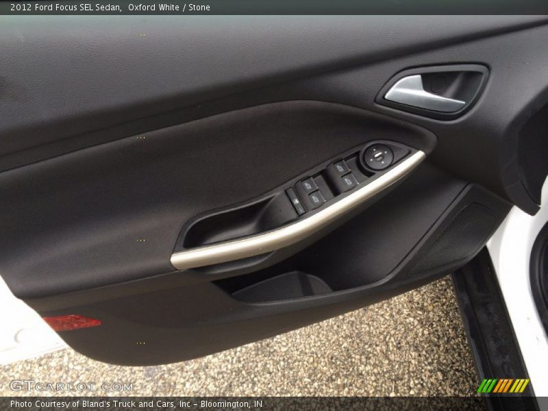 Oxford White / Stone 2012 Ford Focus SEL Sedan