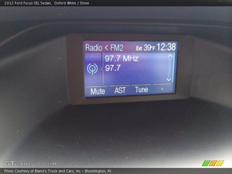 Oxford White / Stone 2012 Ford Focus SEL Sedan