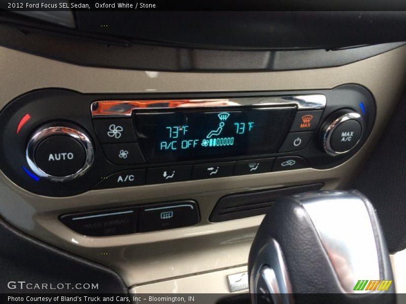 Oxford White / Stone 2012 Ford Focus SEL Sedan