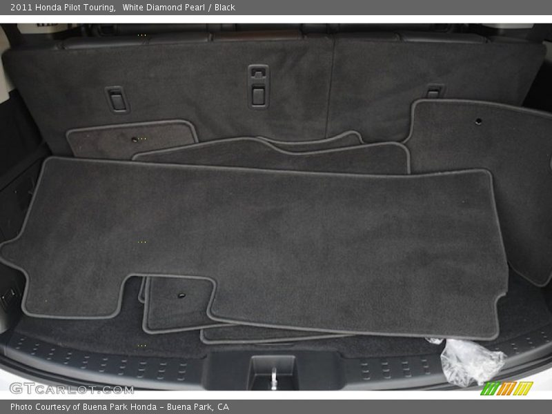 White Diamond Pearl / Black 2011 Honda Pilot Touring