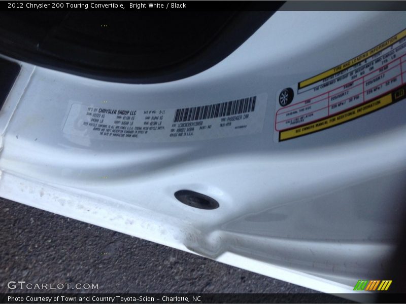 Bright White / Black 2012 Chrysler 200 Touring Convertible