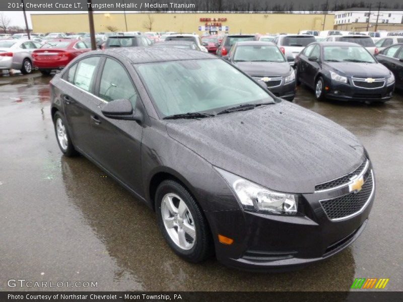 Front 3/4 View of 2014 Cruze LT