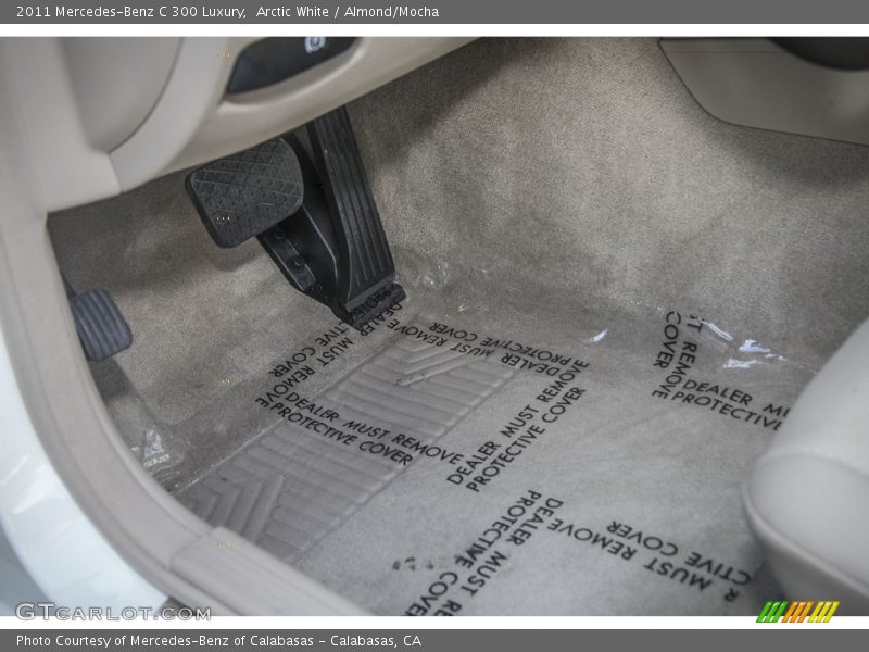 Arctic White / Almond/Mocha 2011 Mercedes-Benz C 300 Luxury