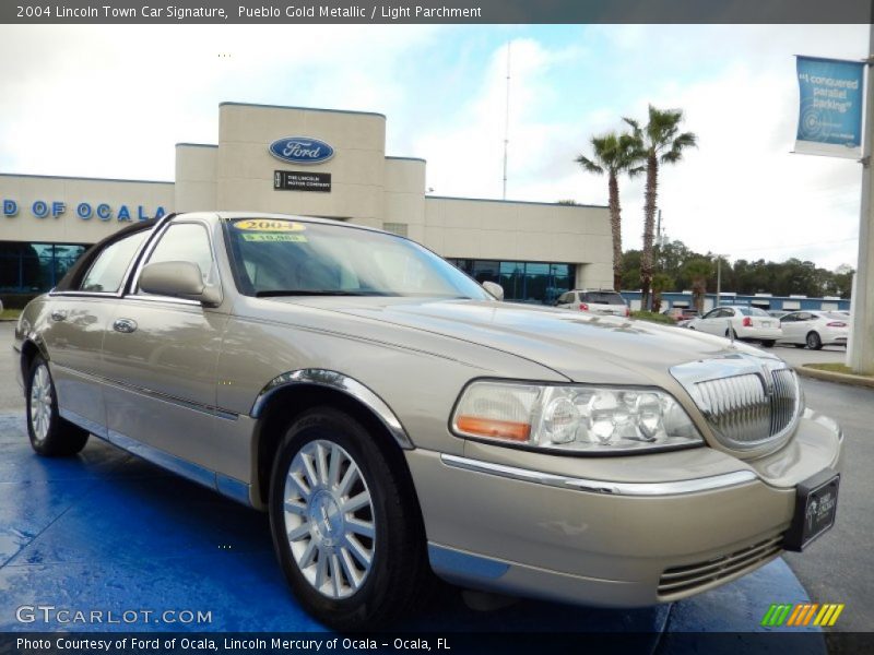 Pueblo Gold Metallic / Light Parchment 2004 Lincoln Town Car Signature