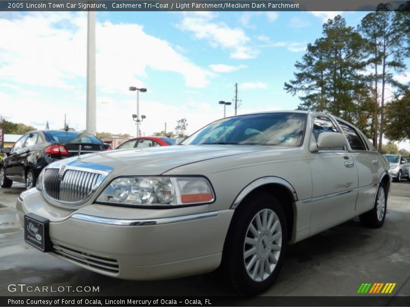 Cashmere Tri-Coat / Light Parchment/Medium Dark Parchment 2005 Lincoln Town Car Signature