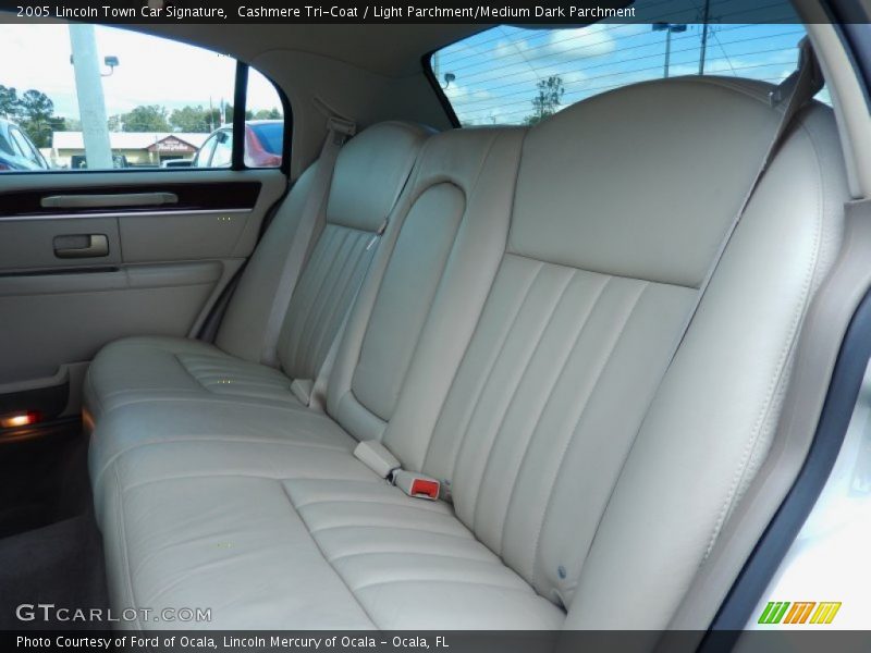 Cashmere Tri-Coat / Light Parchment/Medium Dark Parchment 2005 Lincoln Town Car Signature
