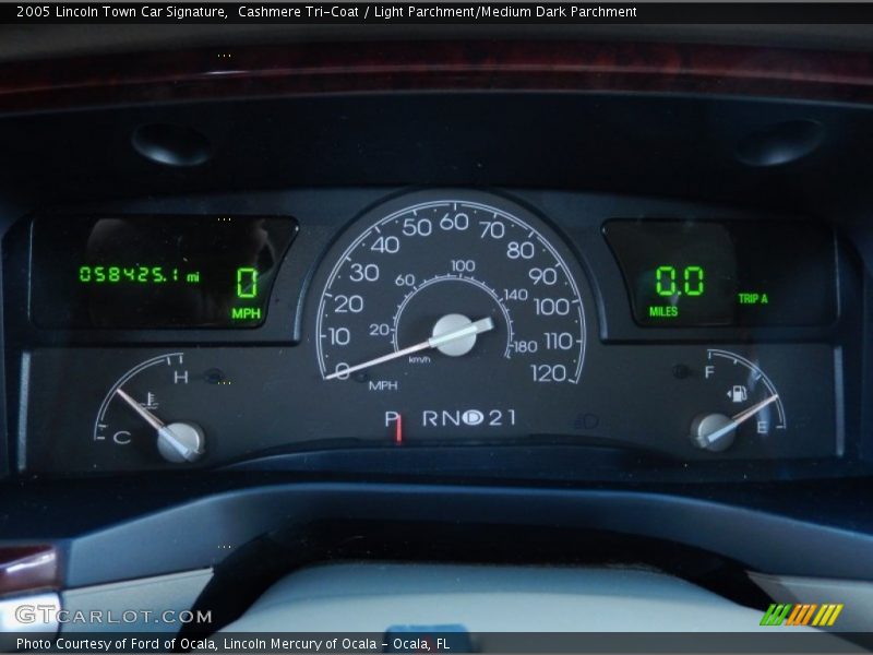 Cashmere Tri-Coat / Light Parchment/Medium Dark Parchment 2005 Lincoln Town Car Signature