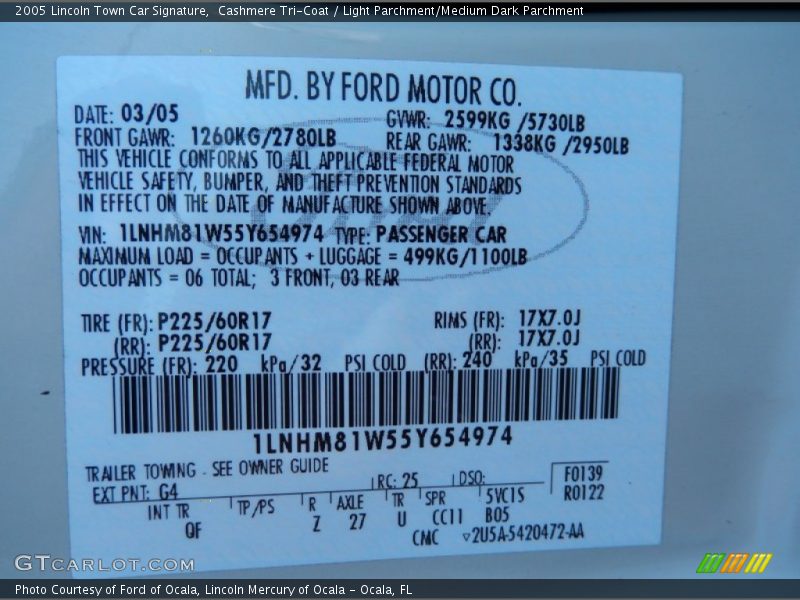 Cashmere Tri-Coat / Light Parchment/Medium Dark Parchment 2005 Lincoln Town Car Signature