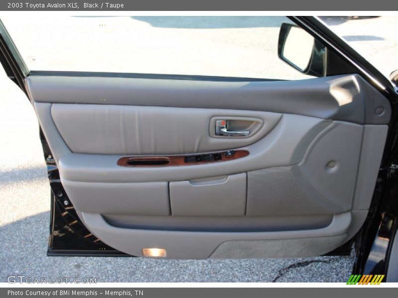 Black / Taupe 2003 Toyota Avalon XLS