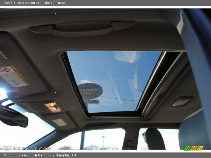 Black / Taupe 2003 Toyota Avalon XLS