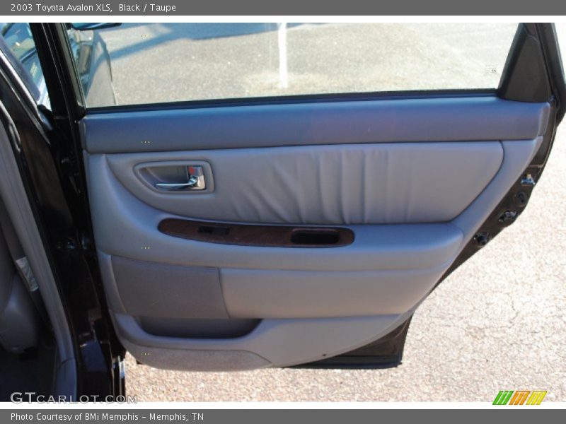 Black / Taupe 2003 Toyota Avalon XLS