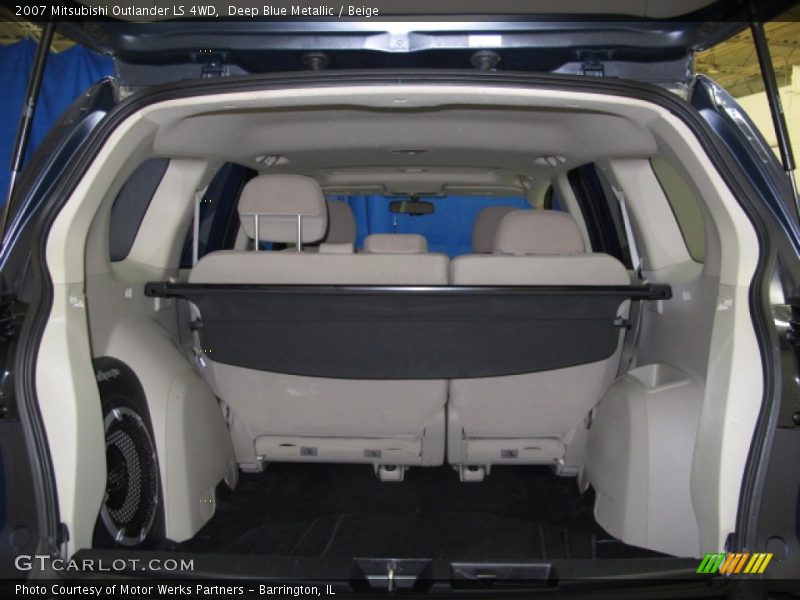  2007 Outlander LS 4WD Trunk