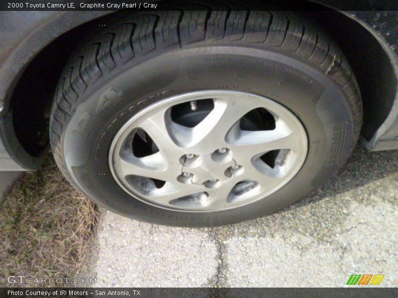 Graphite Gray Pearl / Gray 2000 Toyota Camry LE