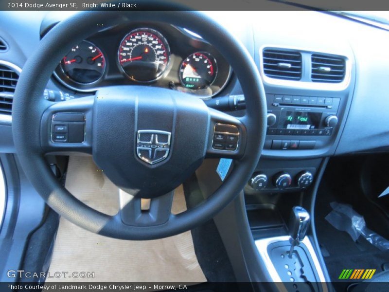 Bright White / Black 2014 Dodge Avenger SE
