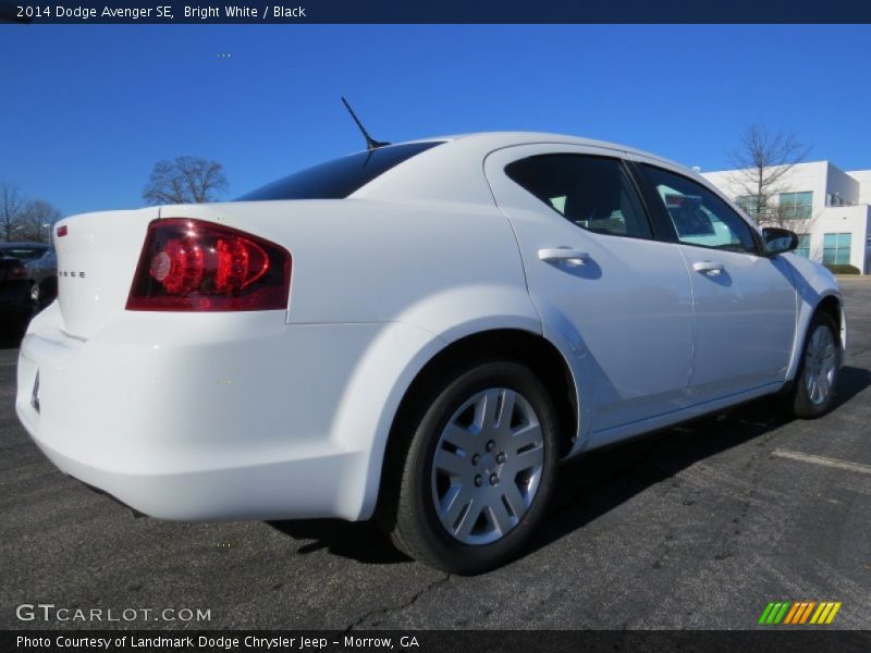 Bright White / Black 2014 Dodge Avenger SE