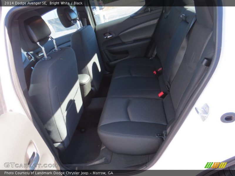Bright White / Black 2014 Dodge Avenger SE