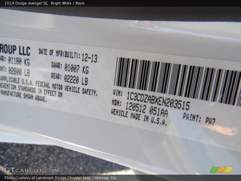 Bright White / Black 2014 Dodge Avenger SE