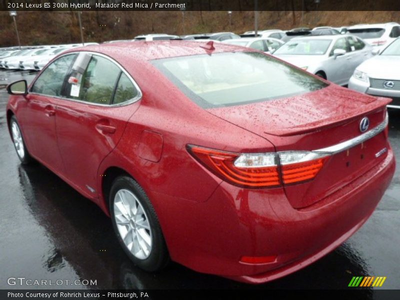 Matador Red Mica / Parchment 2014 Lexus ES 300h Hybrid