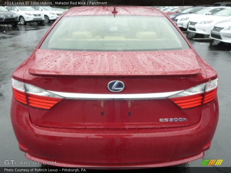 Matador Red Mica / Parchment 2014 Lexus ES 300h Hybrid