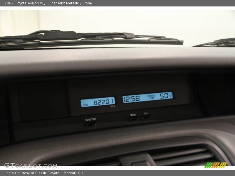Lunar Mist Metallic / Stone 2002 Toyota Avalon XL