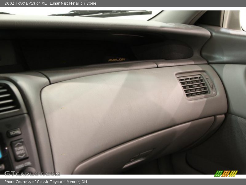 Lunar Mist Metallic / Stone 2002 Toyota Avalon XL