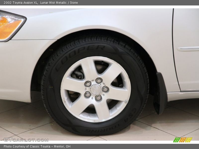 Lunar Mist Metallic / Stone 2002 Toyota Avalon XL