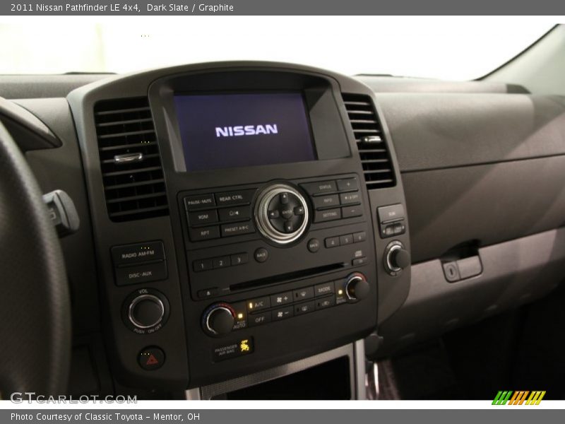 Controls of 2011 Pathfinder LE 4x4