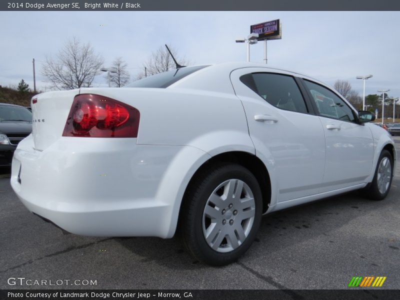 Bright White / Black 2014 Dodge Avenger SE