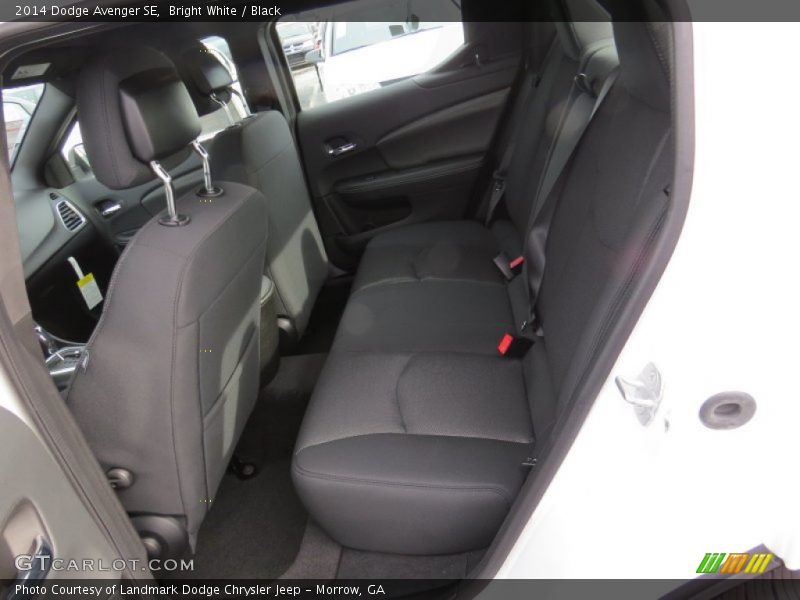 Bright White / Black 2014 Dodge Avenger SE