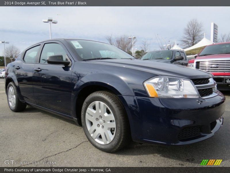 Front 3/4 View of 2014 Avenger SE