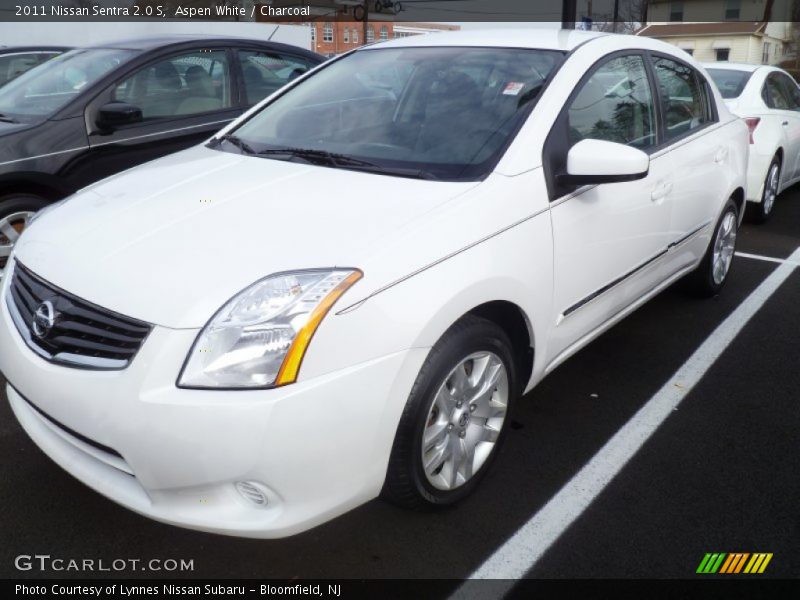 Aspen White / Charcoal 2011 Nissan Sentra 2.0 S